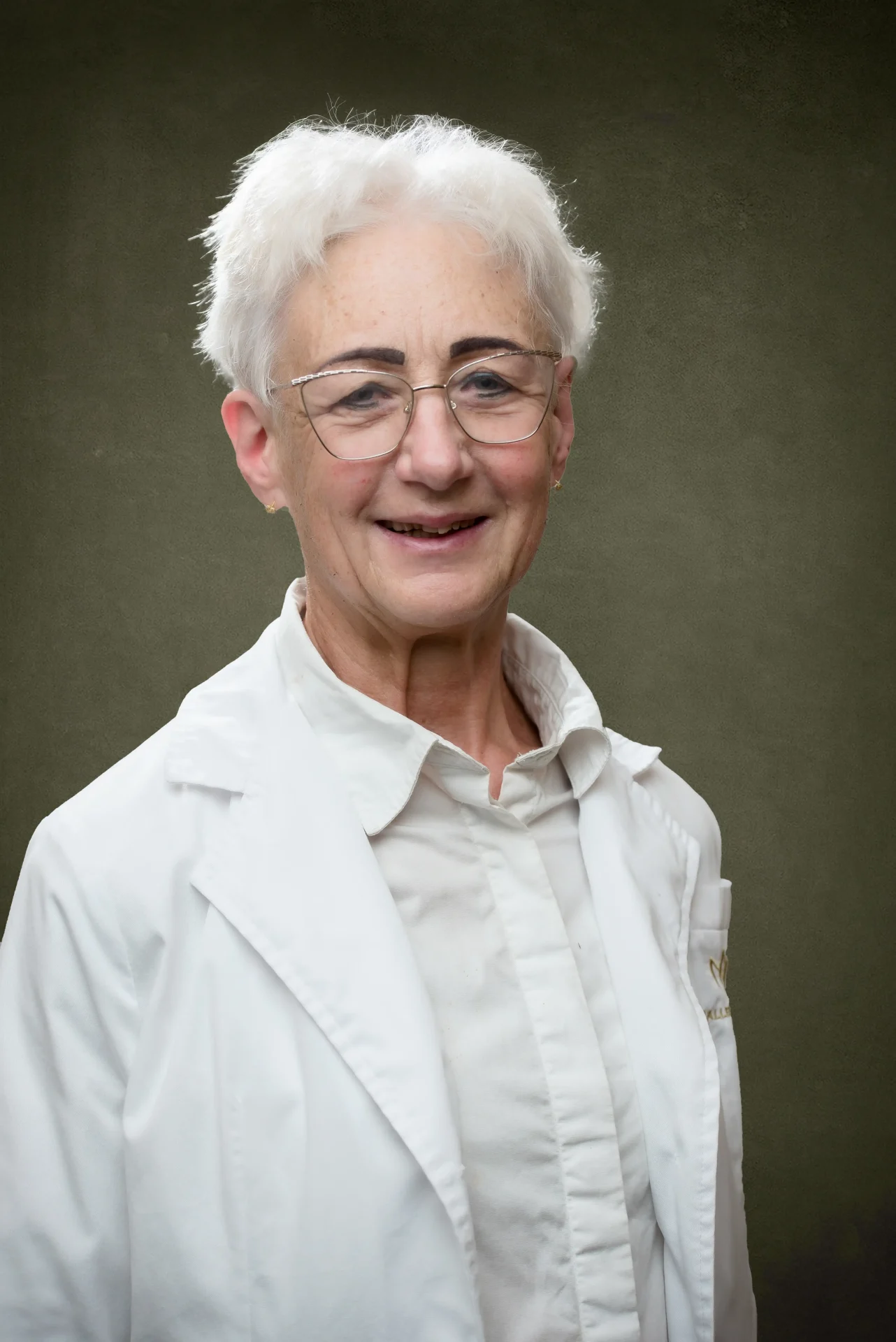 Dr. Macho Adrienn